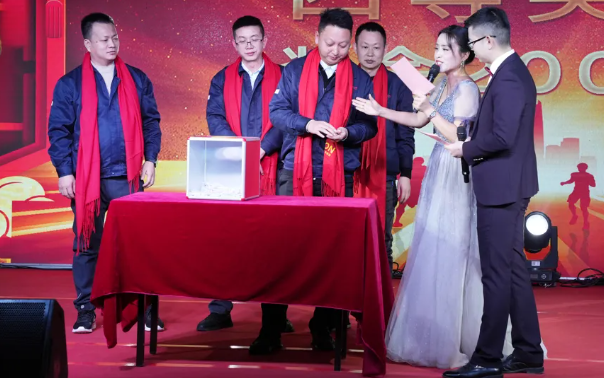 黄石永利3044集团官网2024年终晚会：凝心聚力，，，，，共创鲜丽！